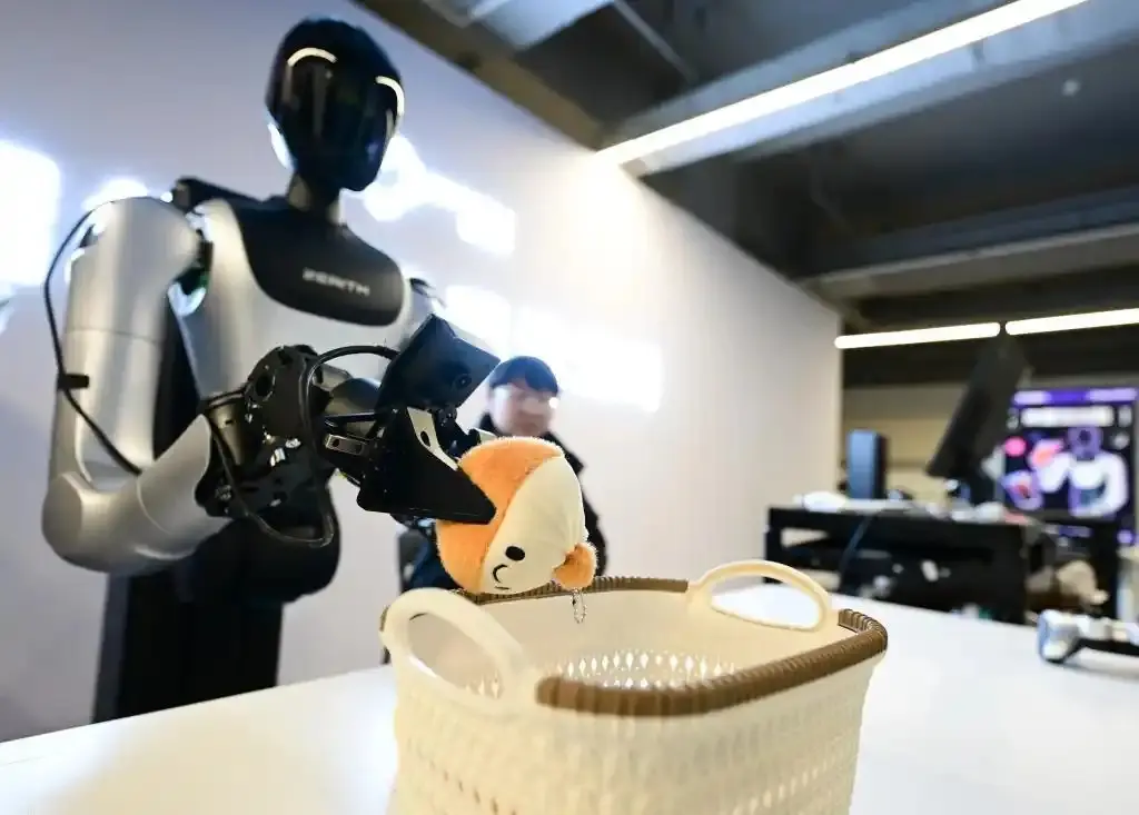 Chinese-made robotics show strength on world stage - People's Daily Online