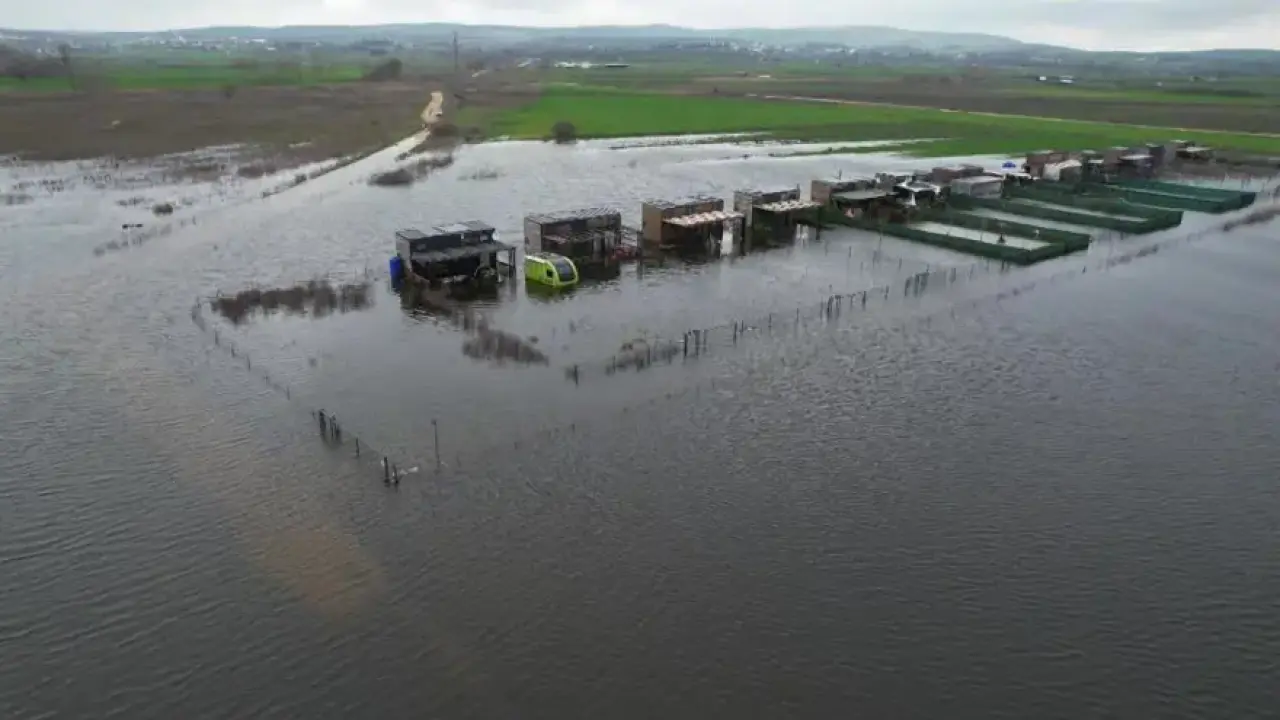 Göl yatağı arsa diye satıldı evler havuza döndü 