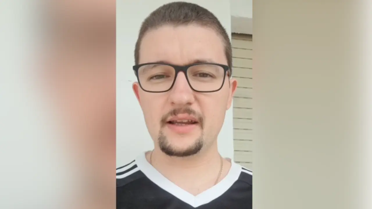 Bu kez çok yaklaşmıştı. 500 gündür saçlarını kesmeyen Manchester taraftarı yine berbere gidemedi 1