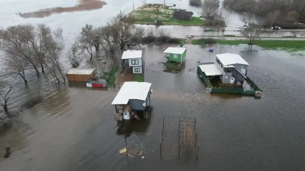 YAPILARIN ÇEVRESİ SUYLA ÇEVRİLDİ 2