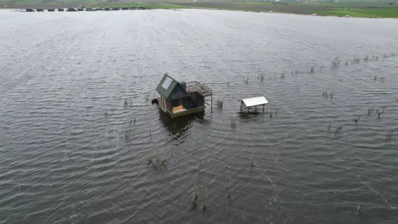 Göl yatağı arsa diye satıldı evler havuza döndü 1