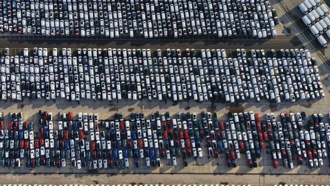 Binlerce sıfır kilometre otomobil Haydarpaşa Limanı'na indi! İkinci el piyasası karışacak