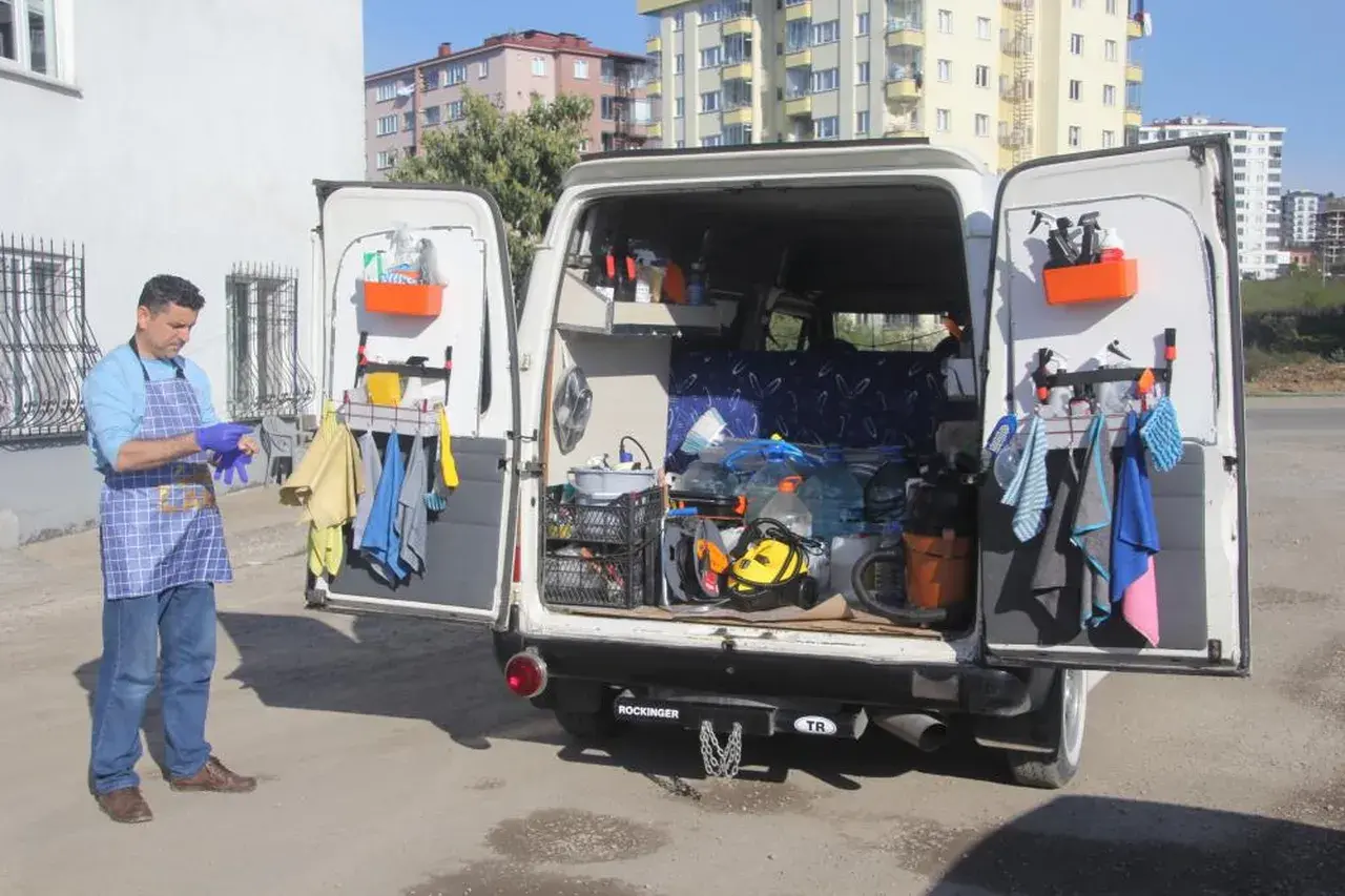 Su bile kullanmadan para basıyor! Üst düzey yöneticiydi, şimdi herkes onu çağırıyor