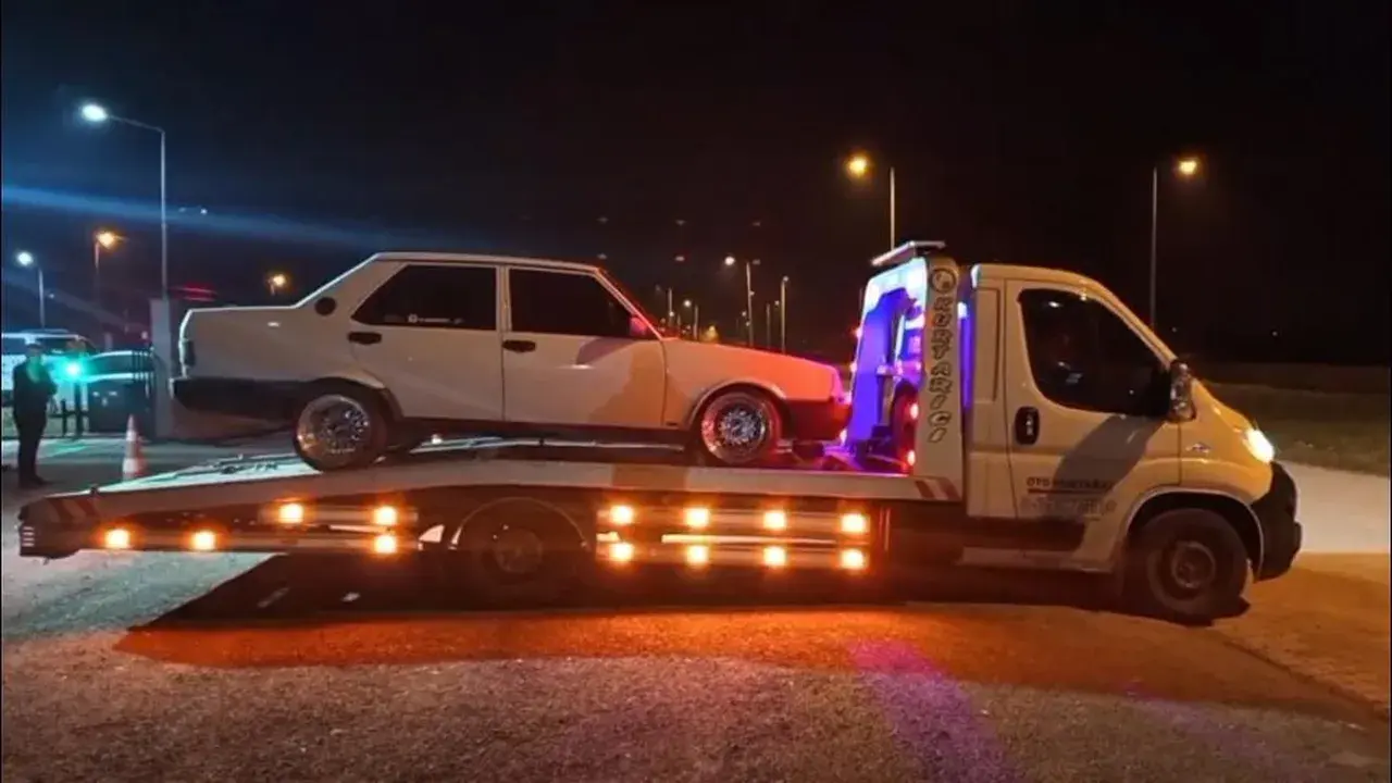 'Dur' ihtarına uymadı! Altındaki arabanın değerinden daha fazla ceza ödeyecek