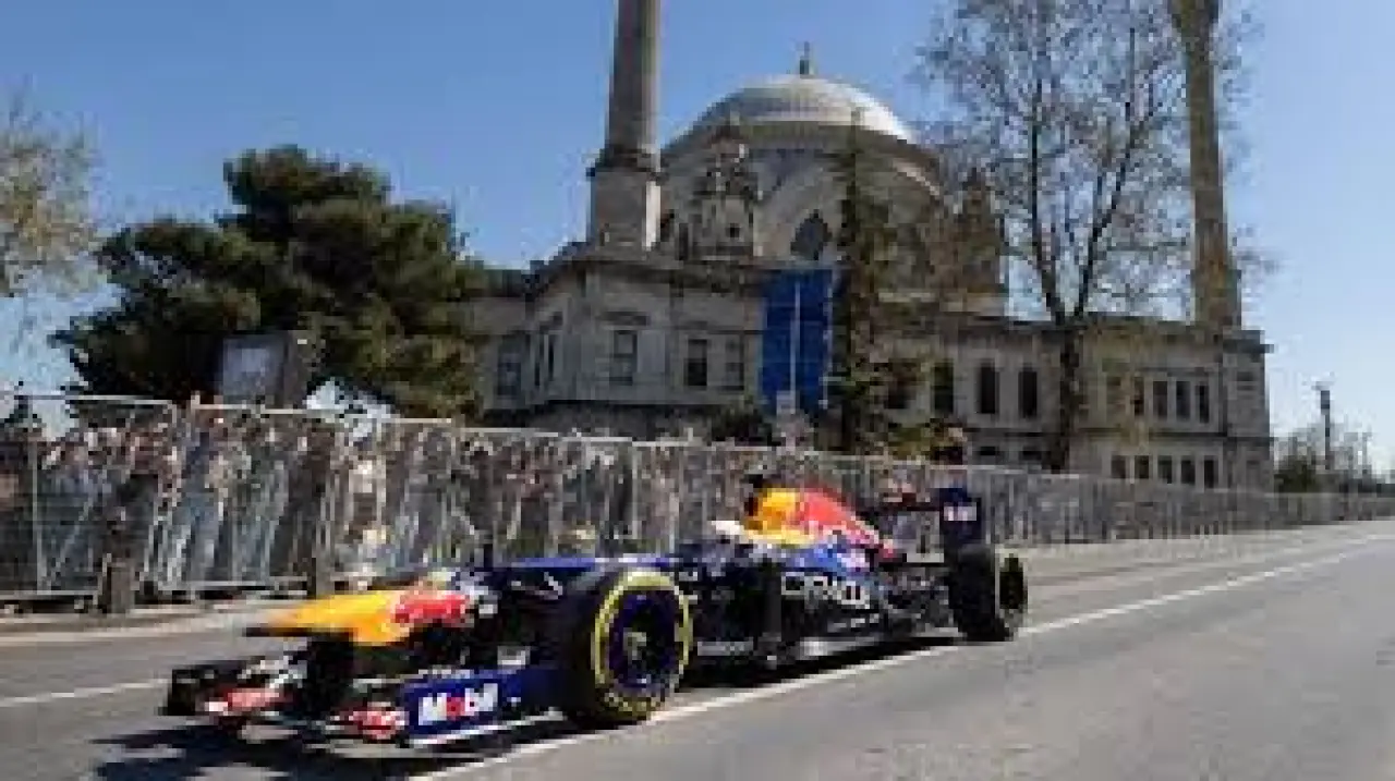 Formula 1 aracı İstanbul sokaklarında - Gündem Haberleri